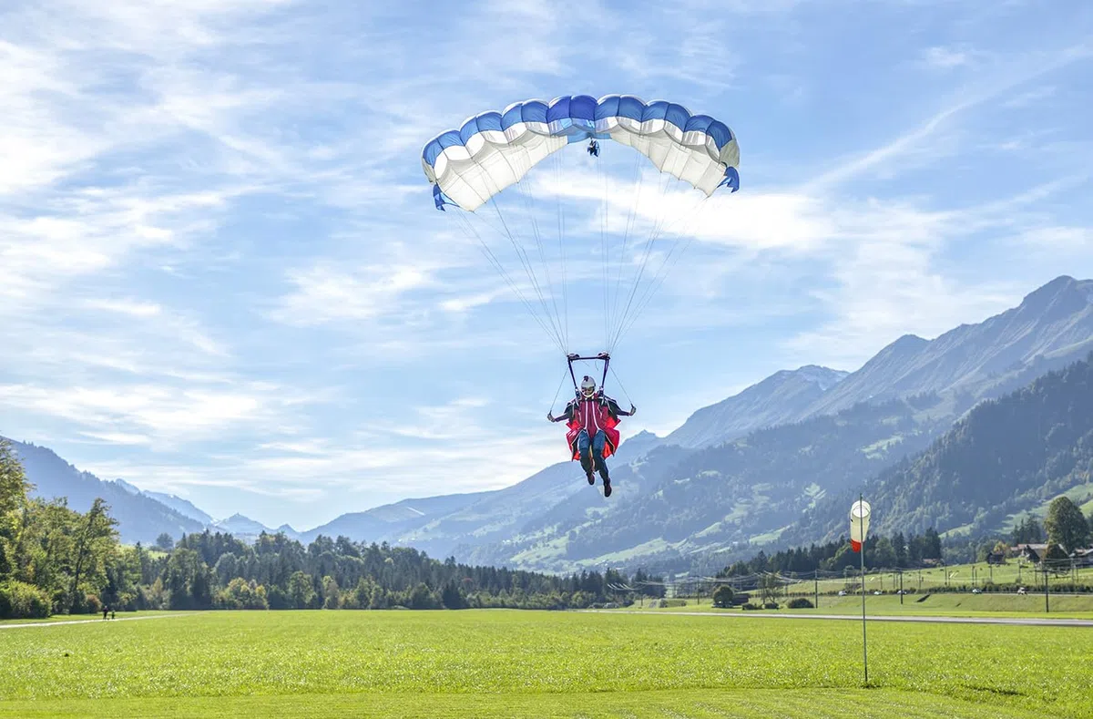 JOCHEN SCHWEIZER Geschenkgutschein: Gleitschirm Tandemflug Waldkirch