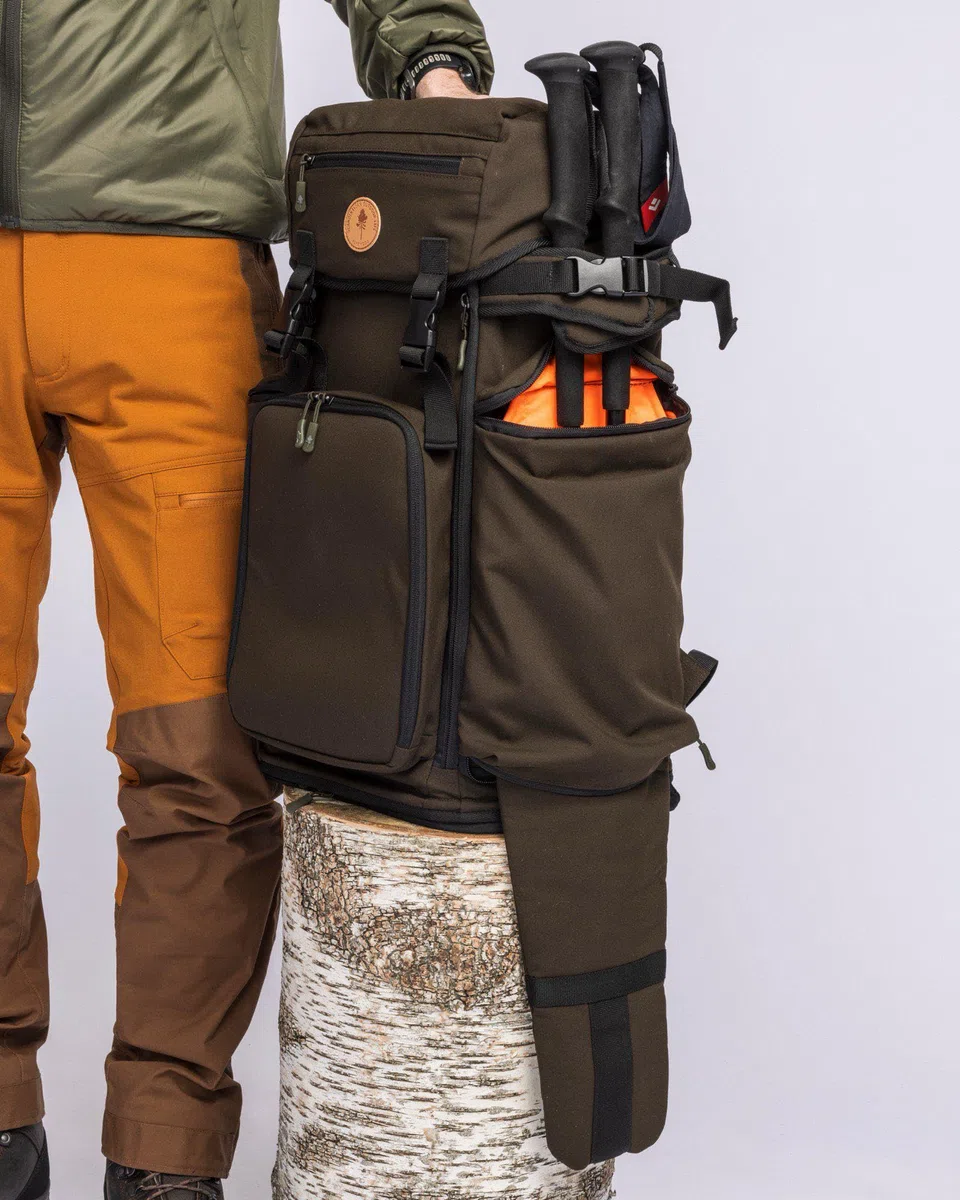 Pinewood unisex Wildmark Rucksack - Jagdrucksack mit praktischen Taschen - kann in einen Stuhl verwandelt werden, ideal für die Jagd, Wandern und Angeln - strapazierfähig