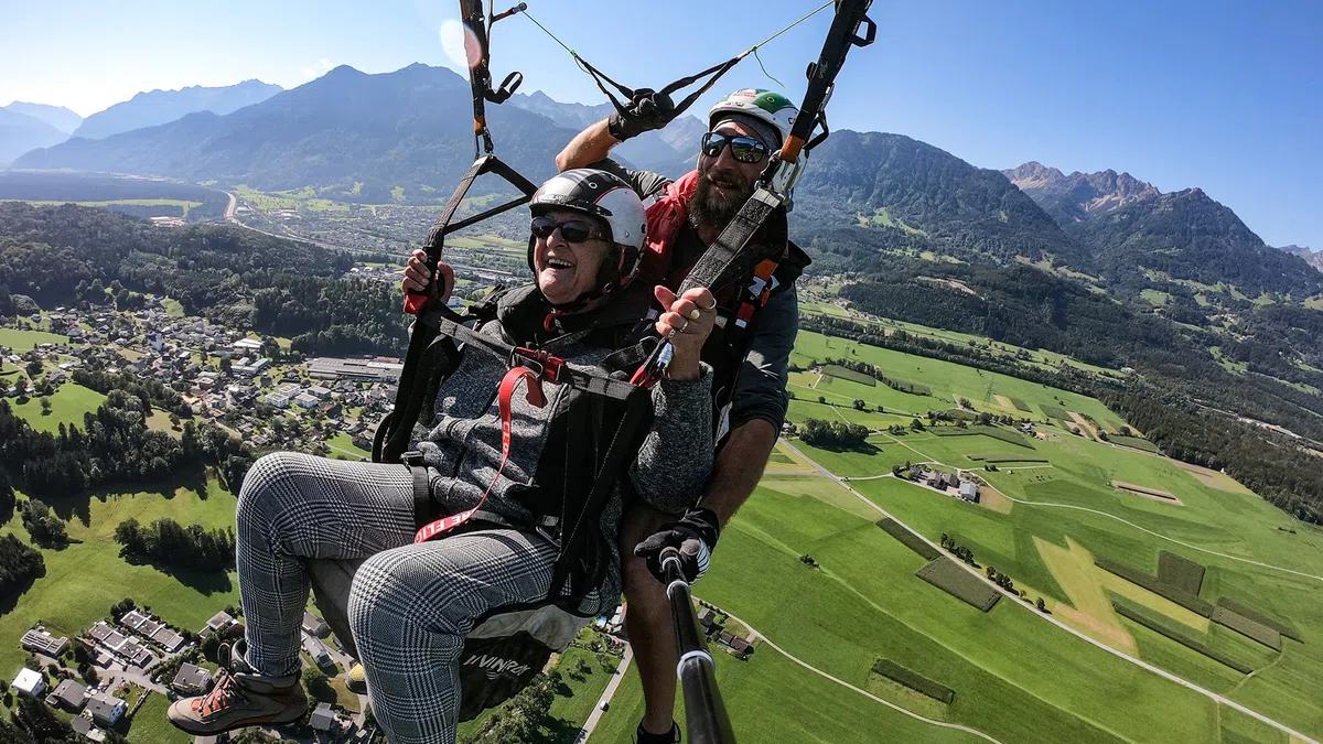 JOCHEN SCHWEIZER Geschenkgutschein: Gleitschirm Tandemflug Schruns