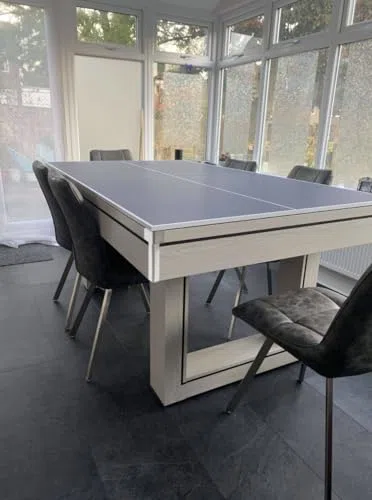 Multifunktionaler Billardtisch mit Esstischplatte und Tischtennis, alles Zubehör für Familienspiele, ideal für Kinder