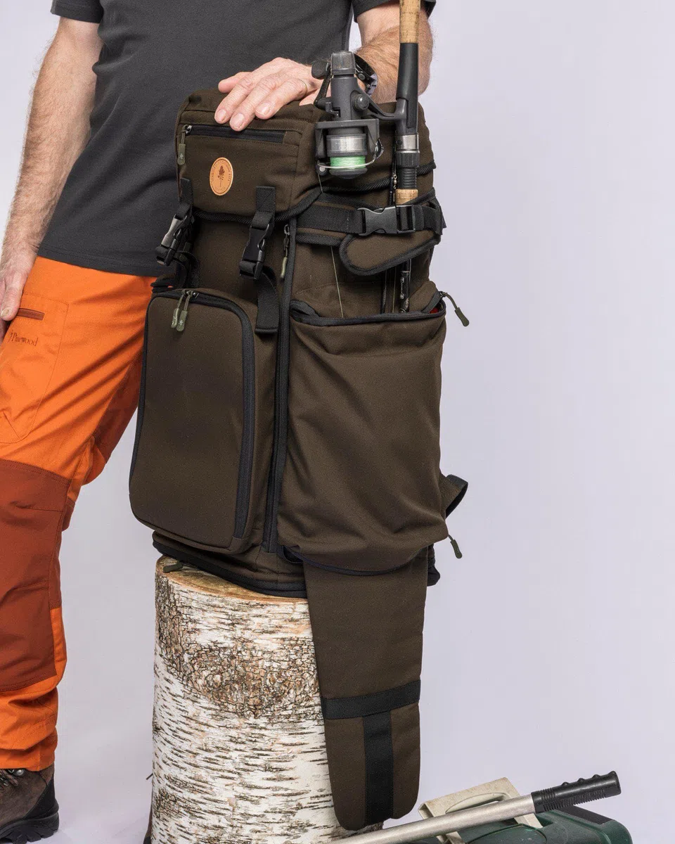 Pinewood unisex Wildmark Rucksack - Jagdrucksack mit praktischen Taschen - kann in einen Stuhl verwandelt werden, ideal für die Jagd, Wandern und Angeln - strapazierfähig
