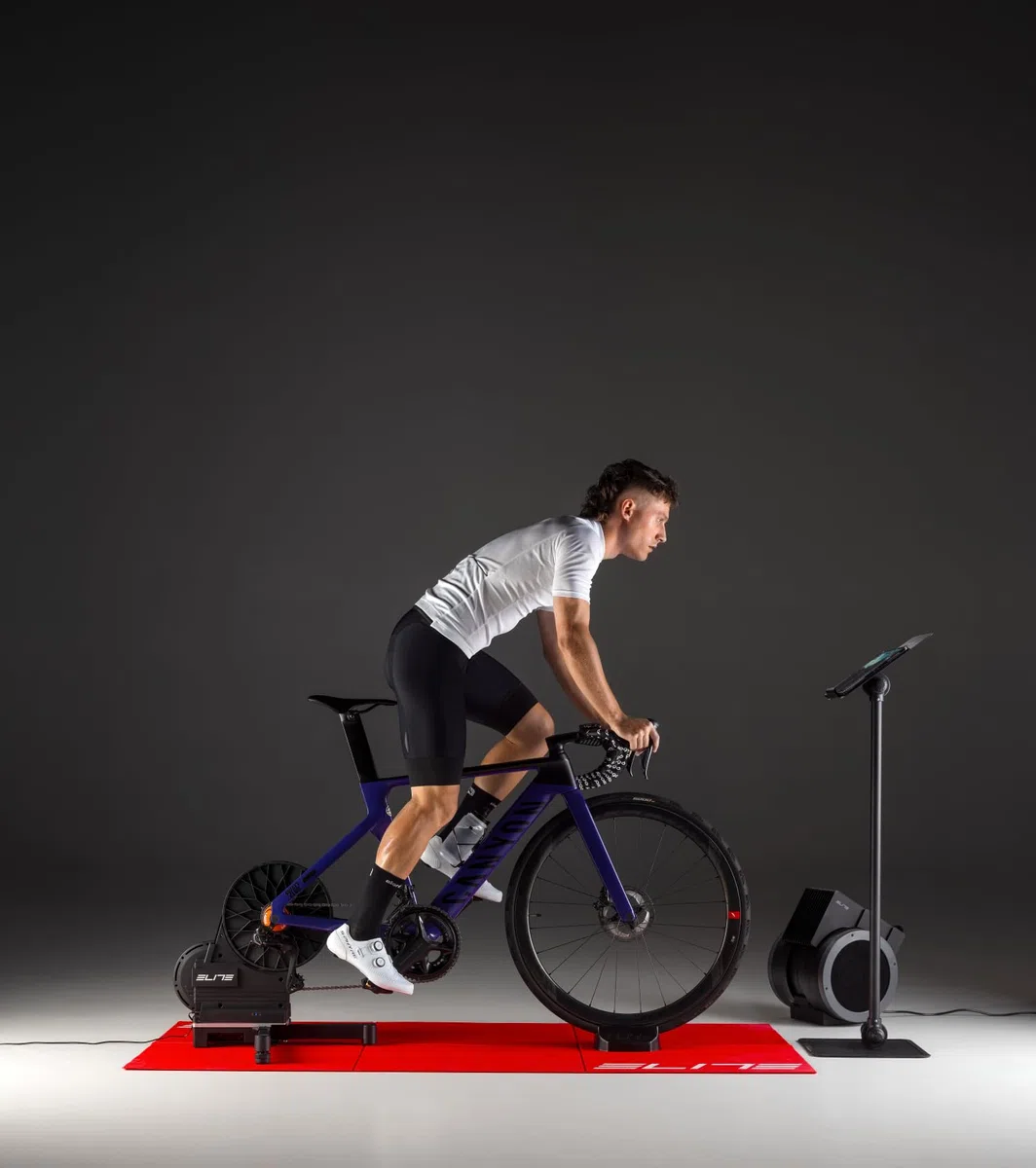Elite Avanti Smart Trainer Zwift Ready - Direktantrieb Rollentrainer mit Virtuellem Schalten, ±1% Leistungsgenauigkeit, WiFi + Bluetooth, 2100W Max, 18% Steigungssimulation, COG & Click Inklusive