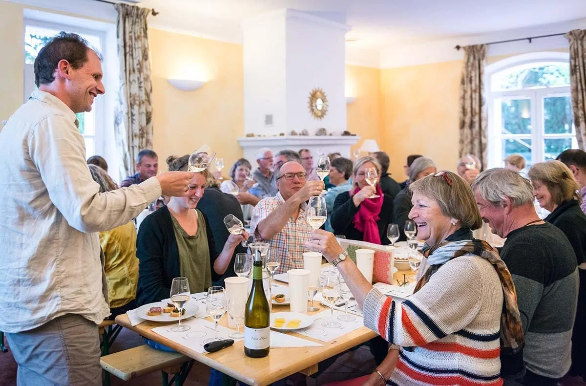 JOCHEN SCHWEIZER Geschenkgutschein: Rebsortenkurs mit Degustation für 2 Baden